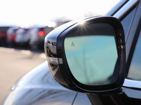 Used 2024 Chrysler Pacifica Limited image 11