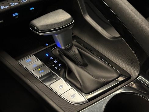 Used 2024 Hyundai Elantra Limited image 15