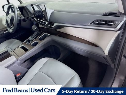 Used 2024 Toyota Sienna XLE image 30