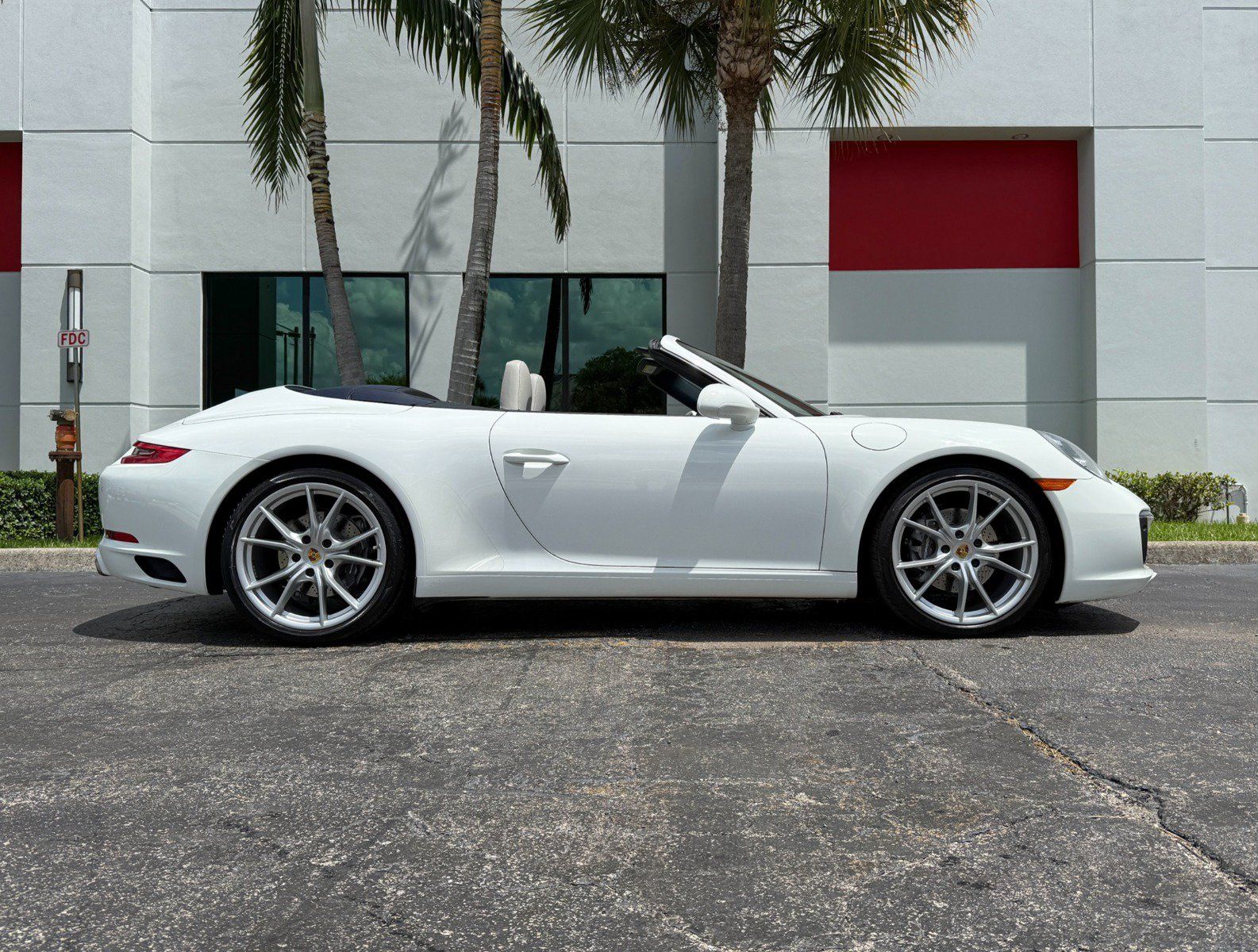 Used 2018 Porsche 911 Targa 4S image 2