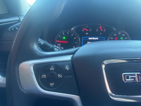 Used 2022 GMC Terrain SLE w/ Driver Convenience Package image 11