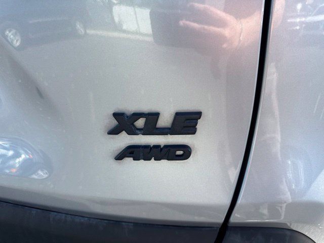 Used 2022 Toyota RAV4 XLE Premium AWD/4WD image 10
