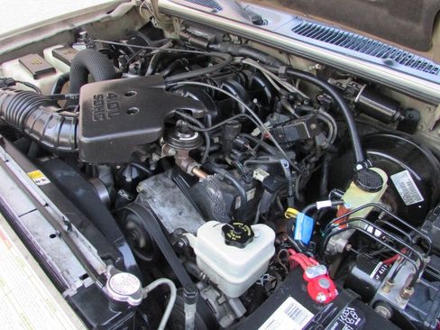 Used 2001 Ford Explorer Sport Trac 2WD image 32