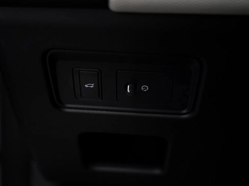Used 2022 Land Rover Discovery HSE R-Dynamic AWD/4WD image 41