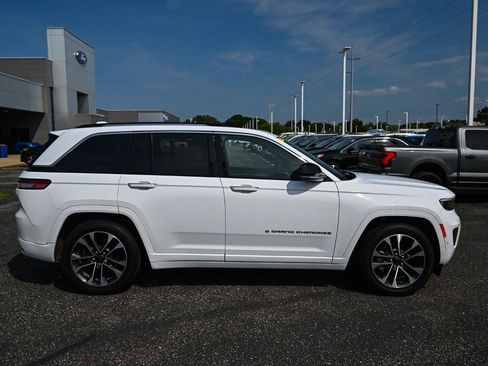 Used 2022 Jeep Grand Cherokee Overland w/ Adv Protech Group III AWD/4WD image 3