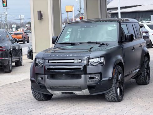 Used 2023 Land Rover Defender 110 V8 image 32