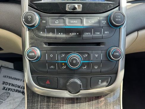 Used 2015 Chevrolet Malibu LT image 21