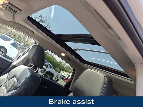 Used 2023 Nissan Pathfinder Platinum image 19