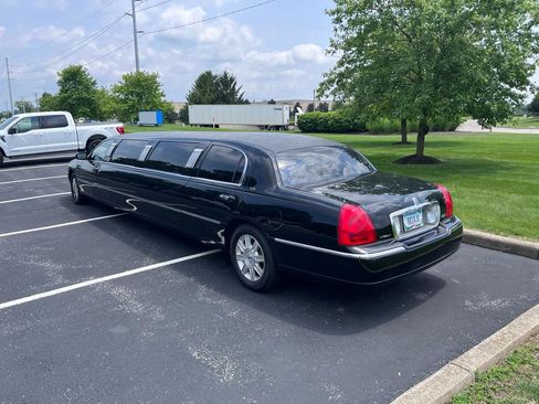 Used 2008 Lincoln Town Car Executive RWD image 5