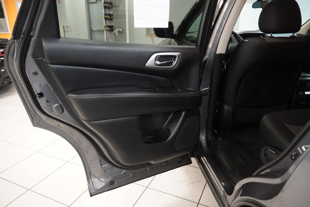 Used 2019 Nissan Pathfinder S AWD/4WD image 22