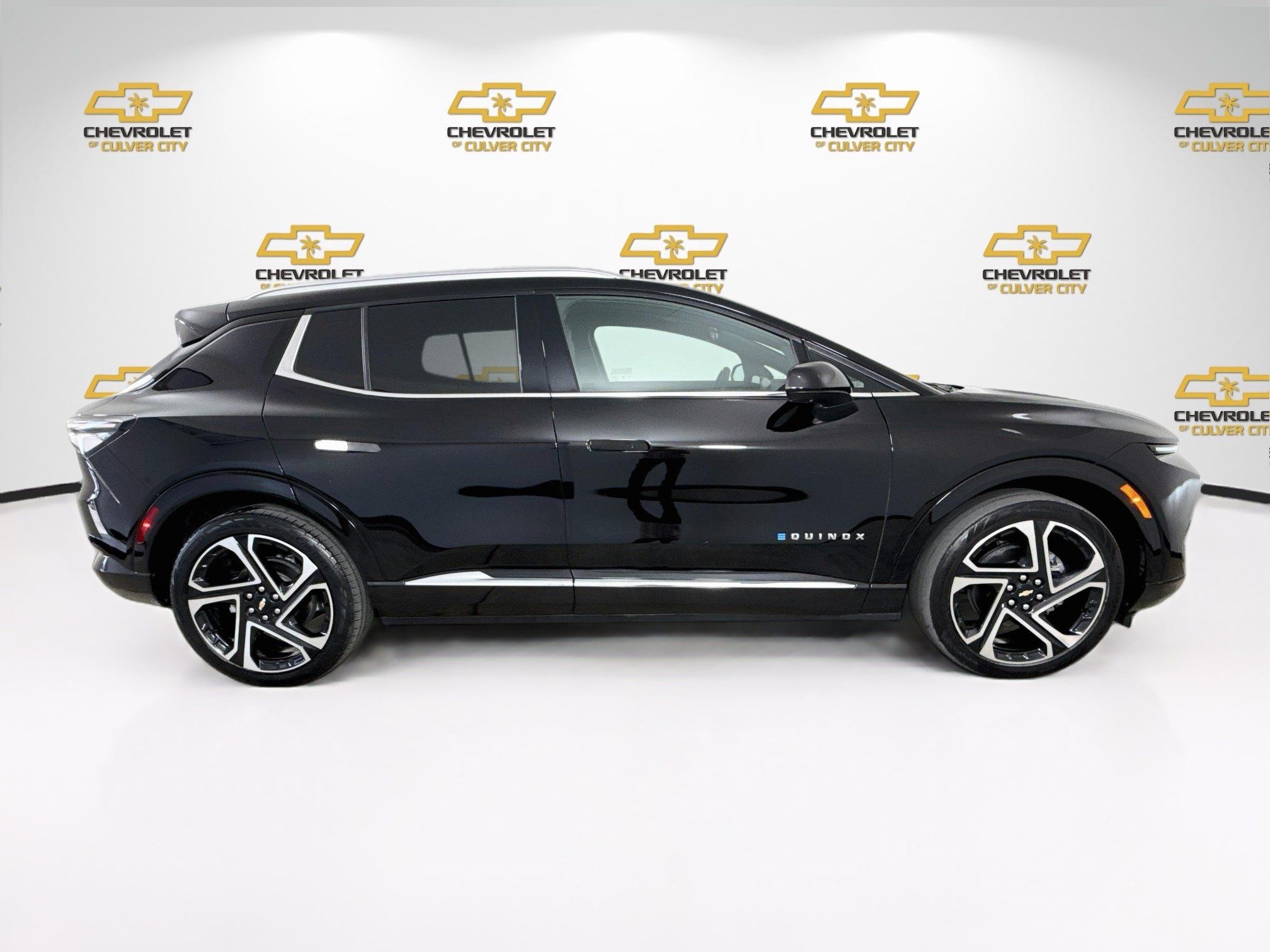 Used 2025 Chevrolet Equinox EV LT w/ Convenience Package II FWD image 9