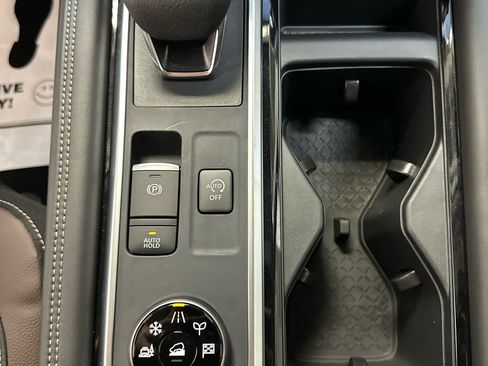 New 2025 Nissan Pathfinder Platinum image 18