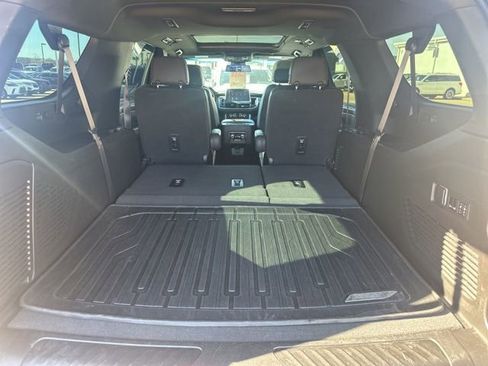 Used 2023 GMC Yukon XL SLT w/ SLT Premium Package image 33