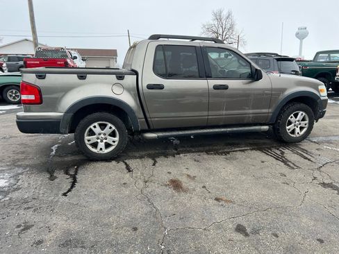 Used 2007 Ford Explorer Sport Trac XLT AWD/4WD image 4