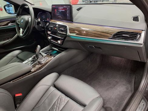 Used 2021 BMW 540i w/ Convenience Package image 9