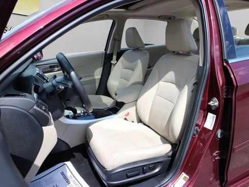 Used 2016 Honda Accord Touring image 9