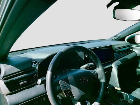 Used 2025 Toyota Camry XSE w/ Premium Package FWD image 9