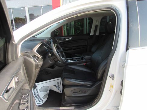 Used 2021 Ford Edge Titanium w/ Equipment Group 301A FWD image 12