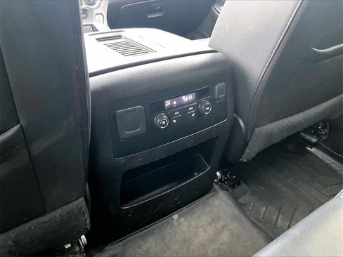 Used 2017 GMC Yukon SLT image 30