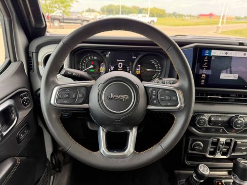 Used 2024 Jeep Wrangler Unlimited Sahara AWD/4WD image 34