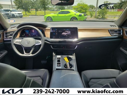 Used 2025 Volkswagen Atlas SE FWD image 16