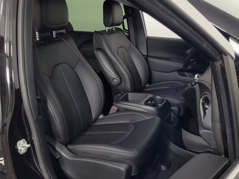 New 2026 Chrysler Pacifica Select image 35