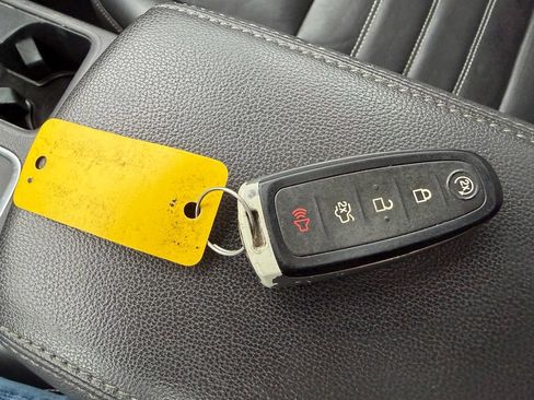 Used 2018 Ford Escape Titanium w/ Ford Safe & Smart Package AWD/4WD image 17