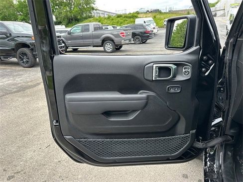 New 2025 Jeep Gladiator Sport image 31