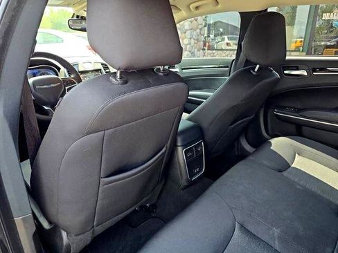 Used 2023 Chrysler 300 Touring w/ Sport Appearance Package image 11