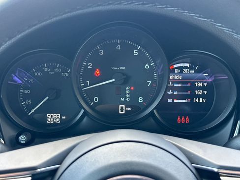Certified 2025 Porsche Macan AWD/4WD image 28