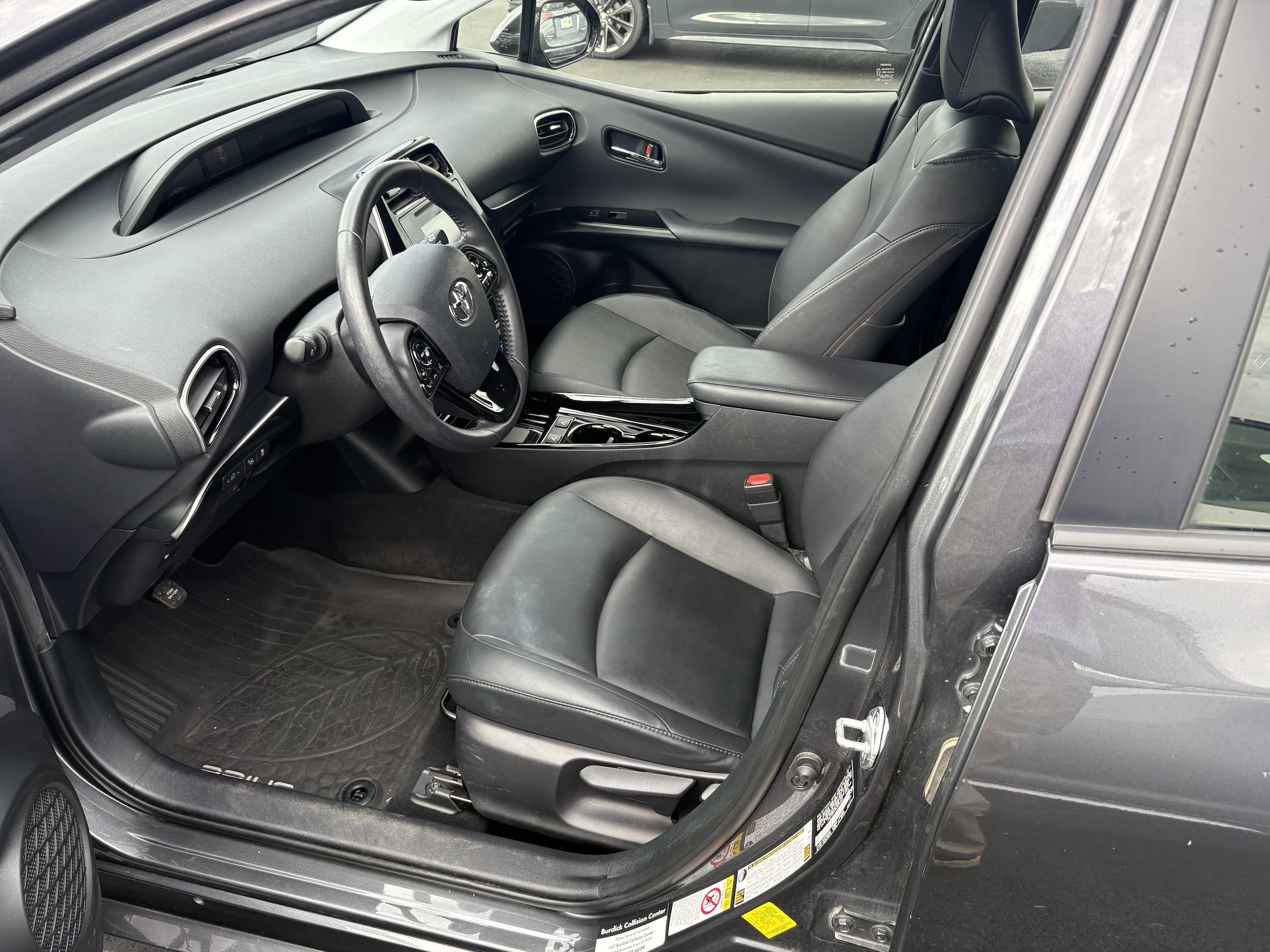 Used 2019 Toyota Prius XLE AWD/4WD image 4