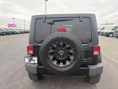 Used 2018 Jeep Wrangler Unlimited Sahara image 4