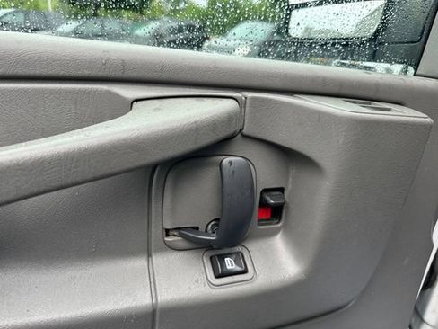 Used 2015 Chevrolet Express 2500 RWD image 15