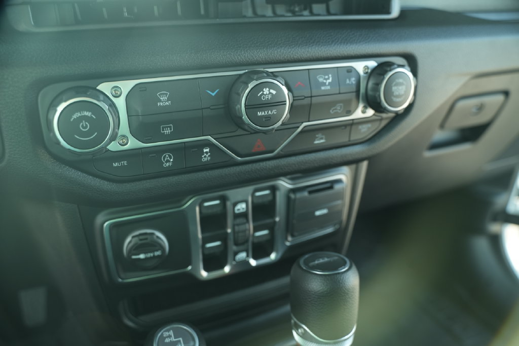 New 2026 Jeep Gladiator Sport AWD/4WD image 32