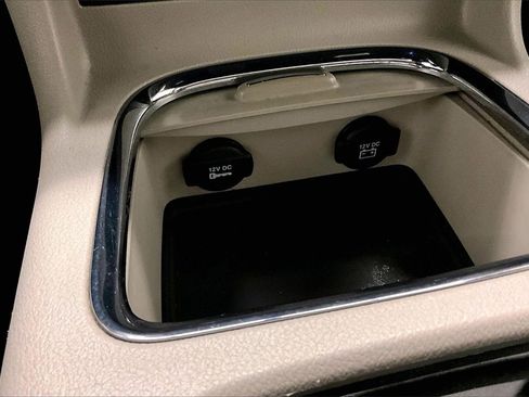 Used 2016 Dodge Grand Caravan SXT image 16