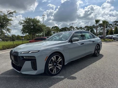 New 2025 BMW 750e xDrive AWD/4WD image 8