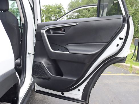 Used 2021 Toyota RAV4 LE AWD/4WD image 33