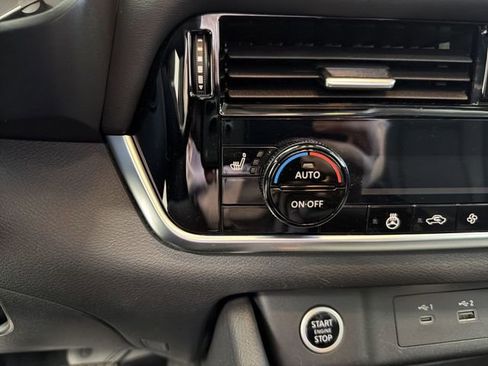 Used 2022 Nissan Rogue SV w/ SV Premium Package image 30