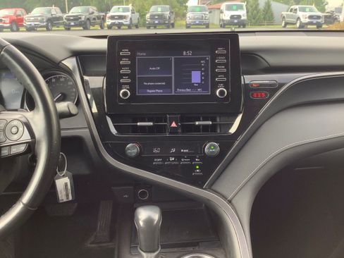 Used 2023 Toyota Camry SE FWD image 9