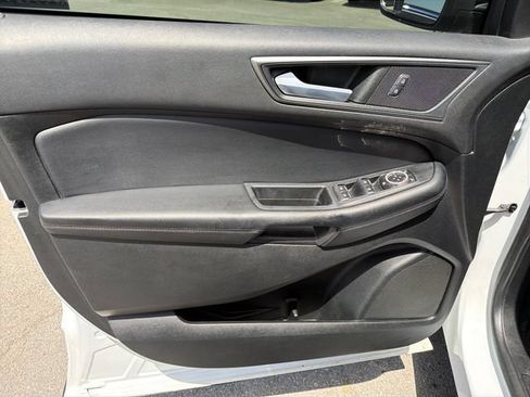 Used 2022 Ford Edge SE w/ Black Appearance Package AWD/4WD image 16