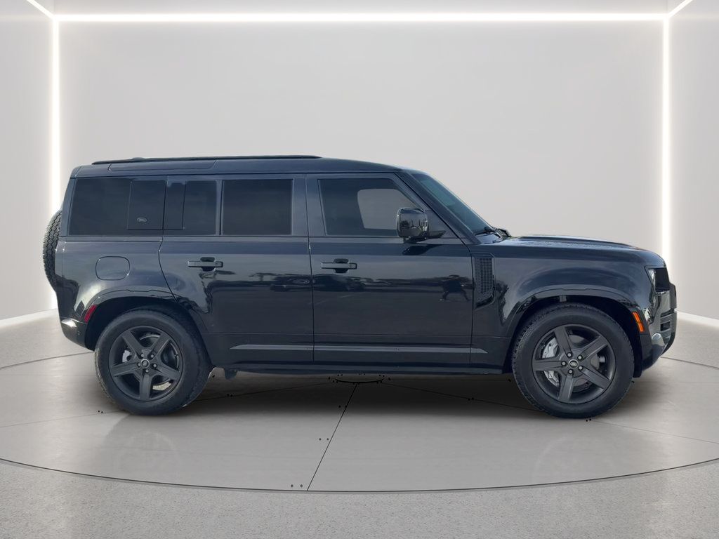 Used 2024 Land Rover Defender 110 X-Dynamic SE AWD/4WD image 4