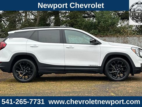 Used 2023 GMC Terrain SLT w/ Tech Package image 3