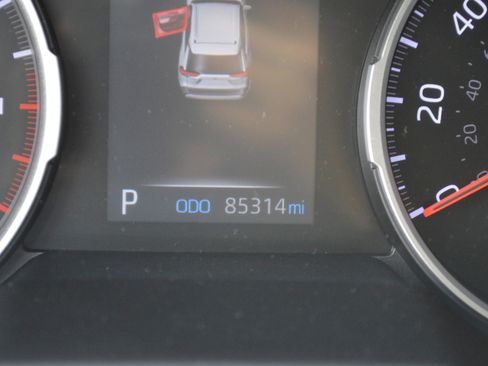 Used 2020 Toyota RAV4 LE image 17