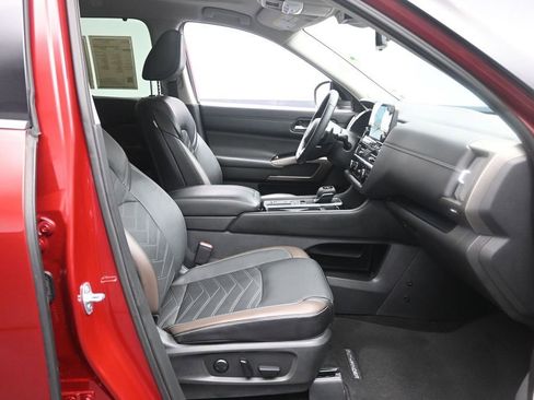 Used 2024 Nissan Pathfinder Platinum FWD image 30