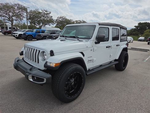 Used 2023 Jeep Wrangler Sahara w/ Cold Weather Group image 10