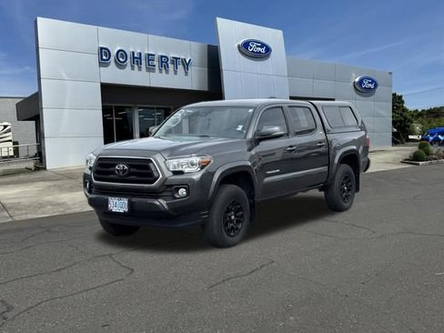 Used 2022 Toyota Tacoma SR5 AWD/4WD image 6
