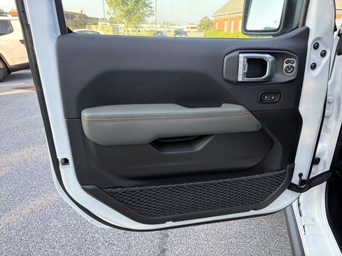 New 2026 Jeep Gladiator Mojave AWD/4WD image 10