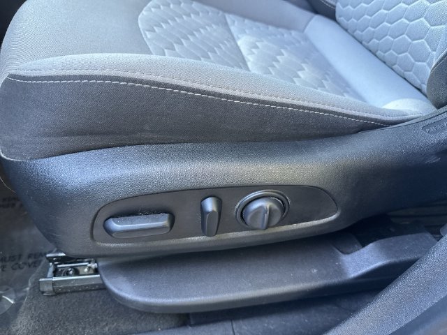 Used 2020 Chevrolet Equinox LS w/ LS Convenience Package FWD image 29