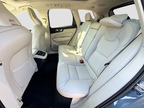 Used 2022 Volvo XC60 B6 Inscription w/ Advanced Package image 21