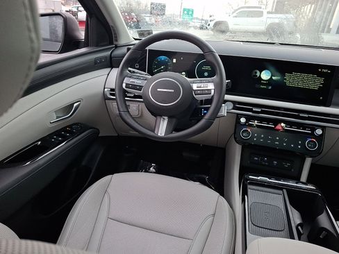 Used 2025 Hyundai Tucson Limited image 14